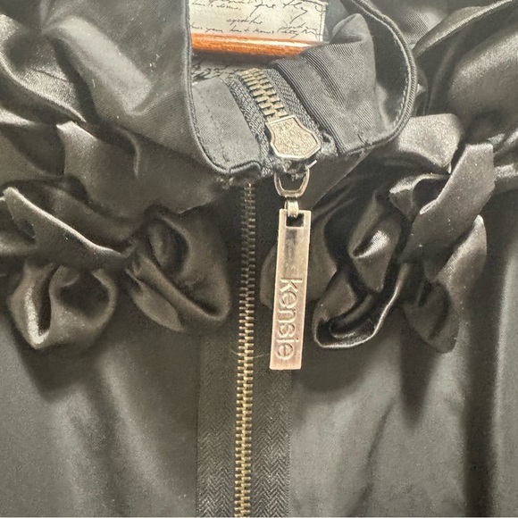 Kenzie Black Bell 3/4 Sleeve Full Zip Ruffle Floral Collar Size Large - Picture 10 of 12